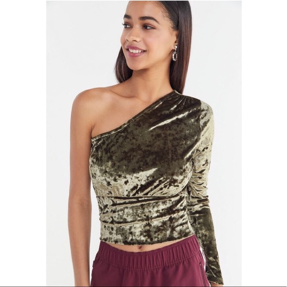 UO Lily Velvet One-Shoulder Cropped Top - Picture 1 of 7